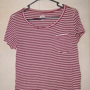 Small Hollister short sleeve T-shirt.